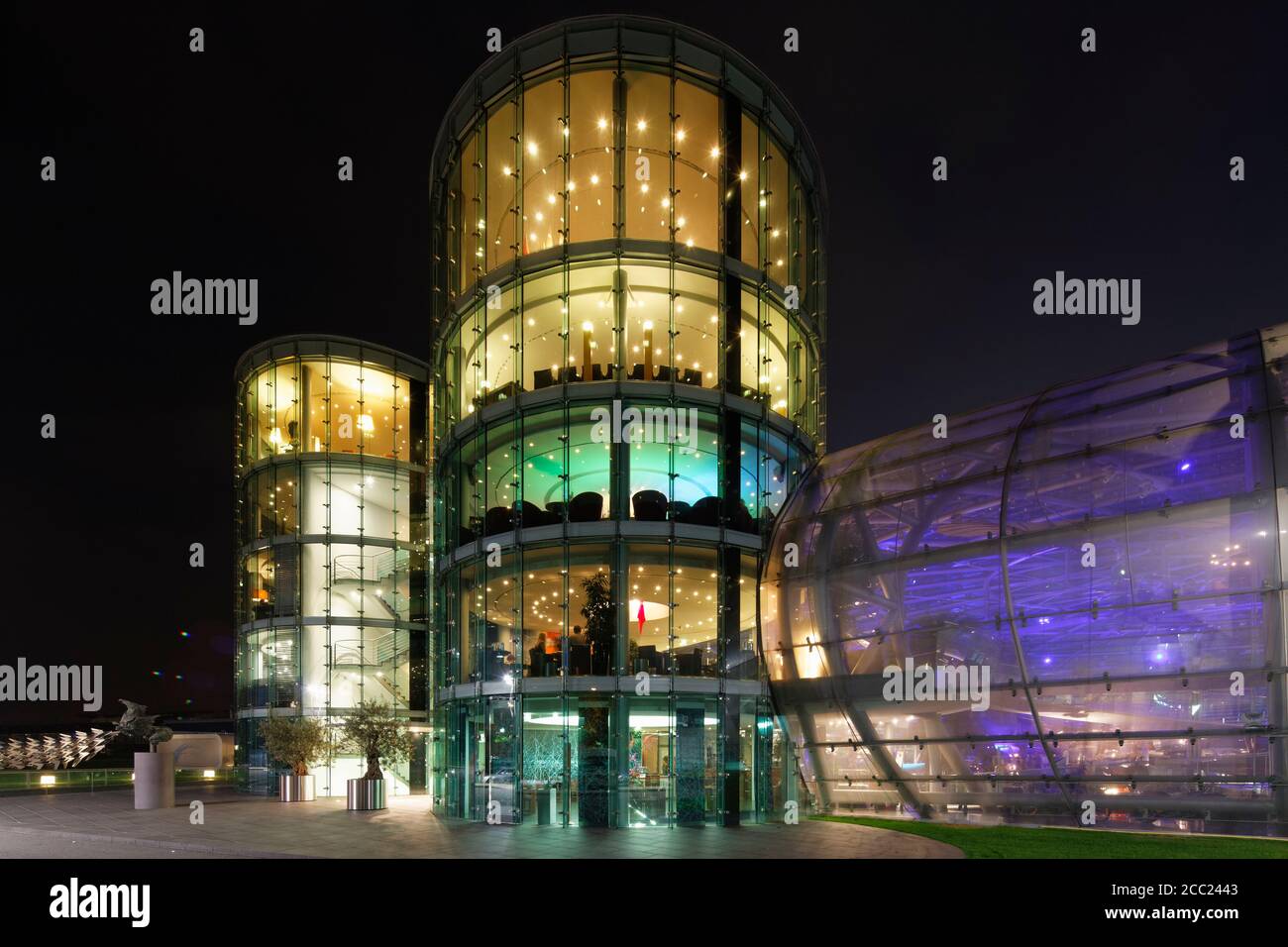 Autriche, Salzbourg, Ikarus Restaurant et bars à l'aéroport Banque D'Images