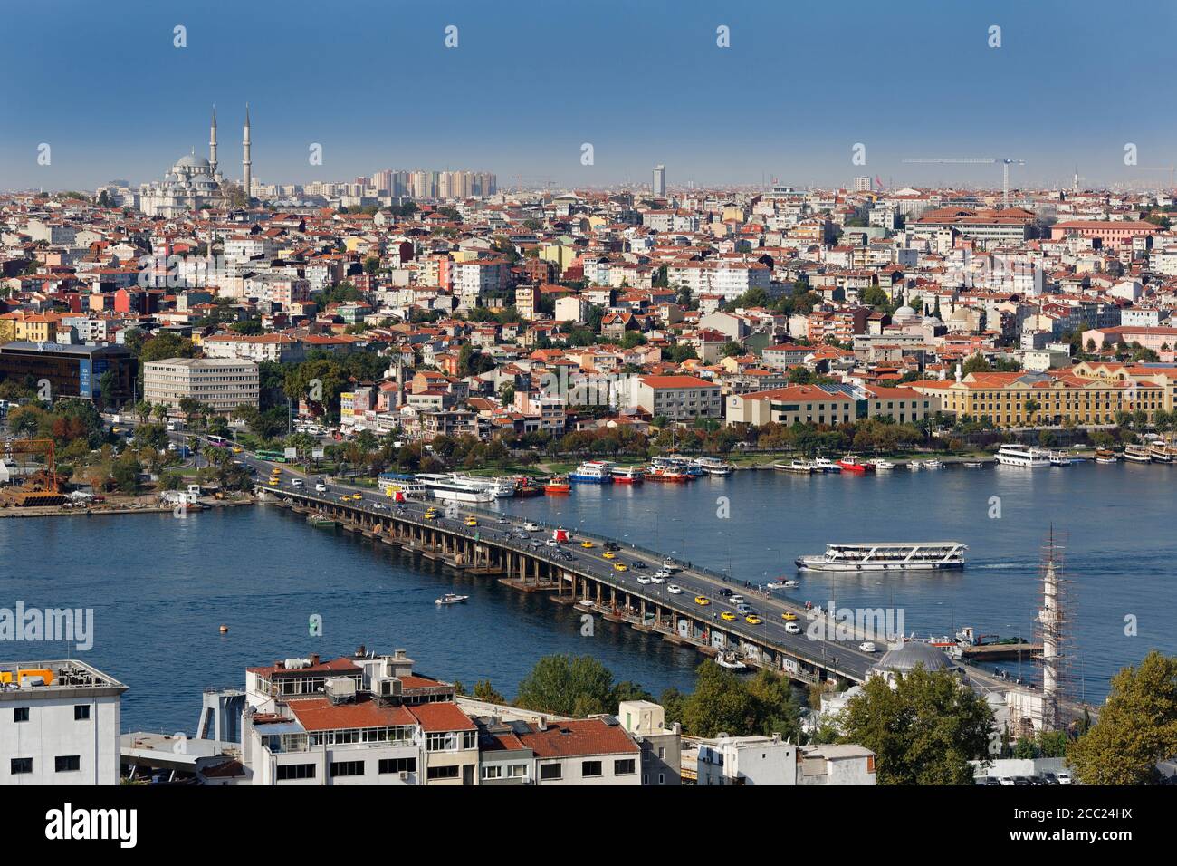 Turquie, Istanbul, vue depuis la Tour de Galata et la Mosquée de Fatih en arrière-plan Banque D'Images