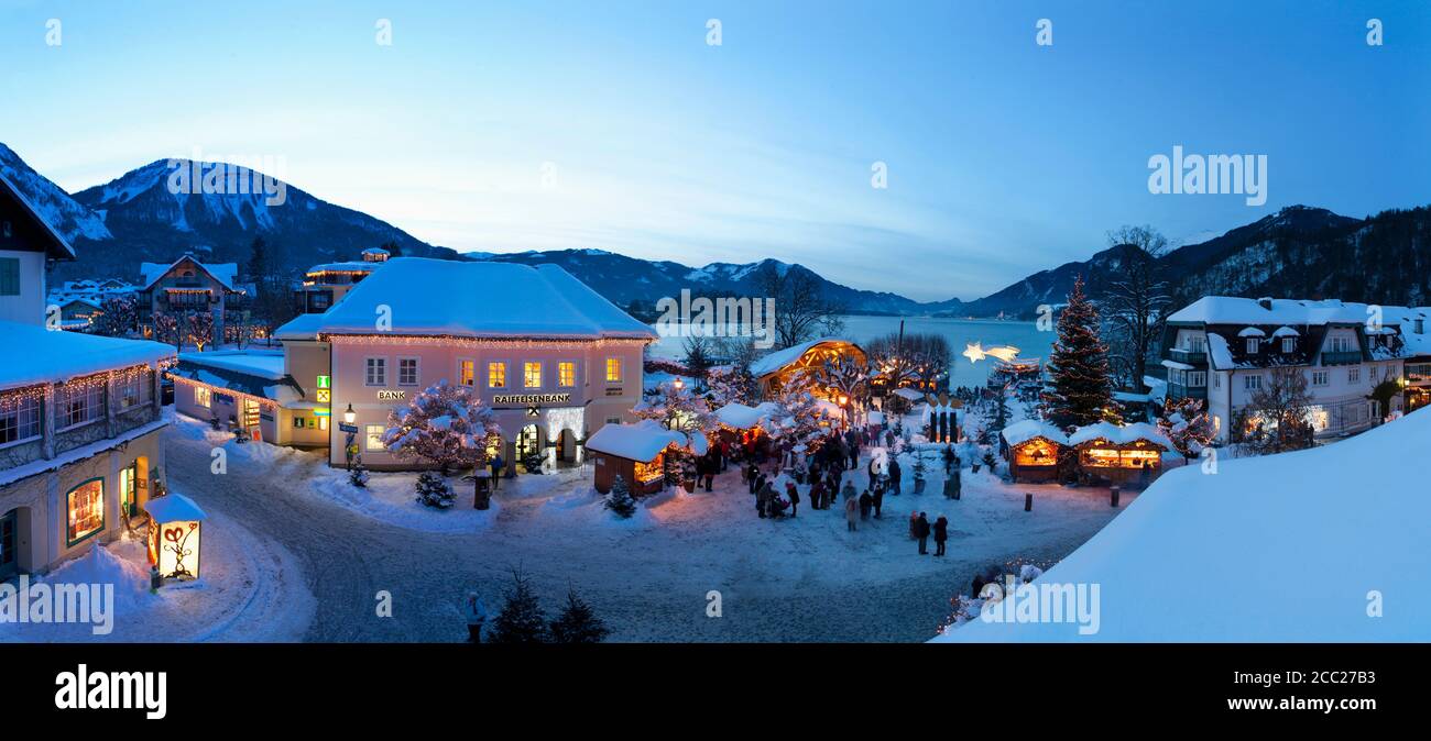Autriche, Salzkammergut, vue sur le marché de noël à Strobl am Wolfgangsee Banque D'Images