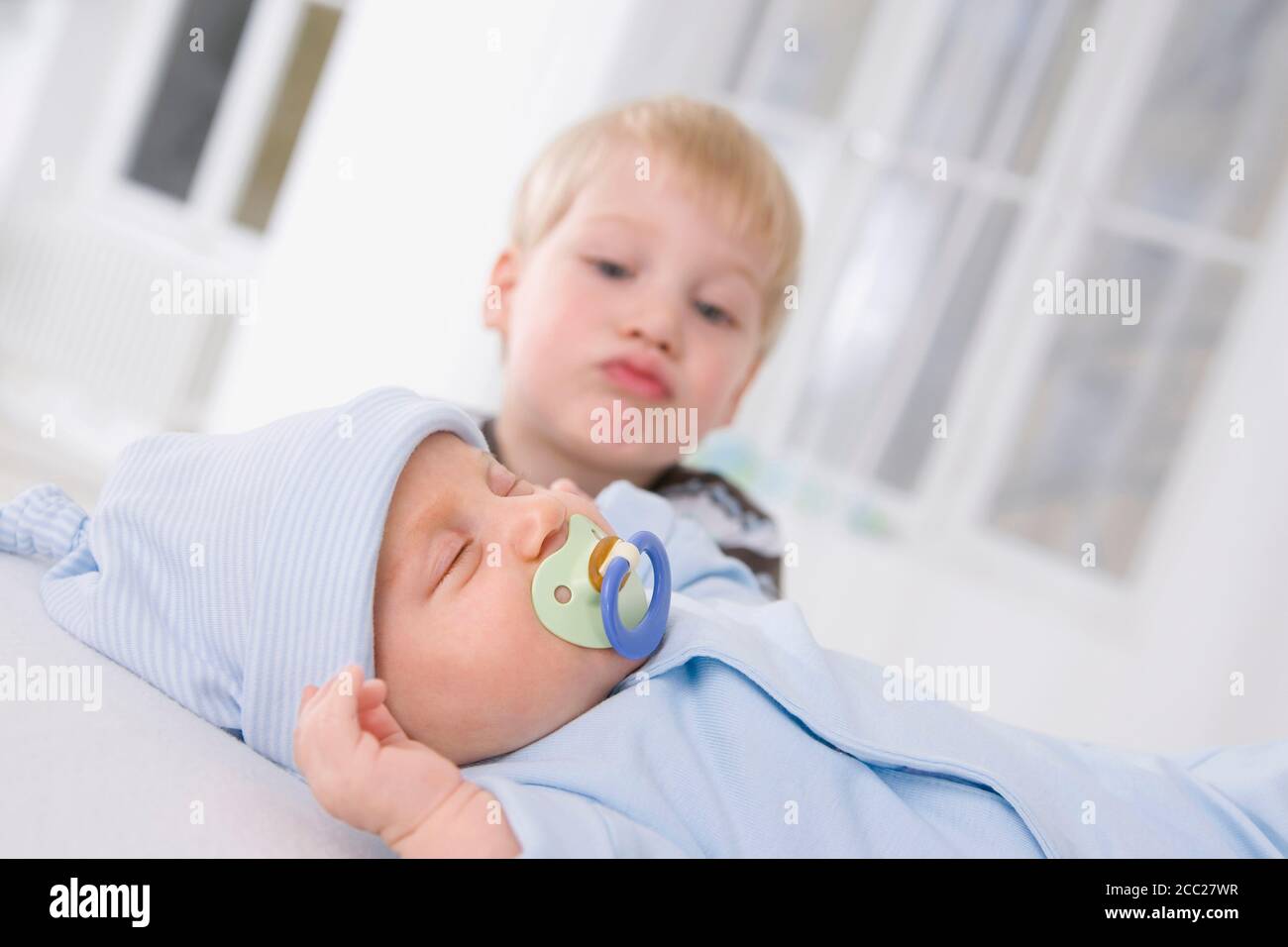 Bebe Fille 2 Mois Et Garcon 2 3 Ans Portrait Photo Stock Alamy