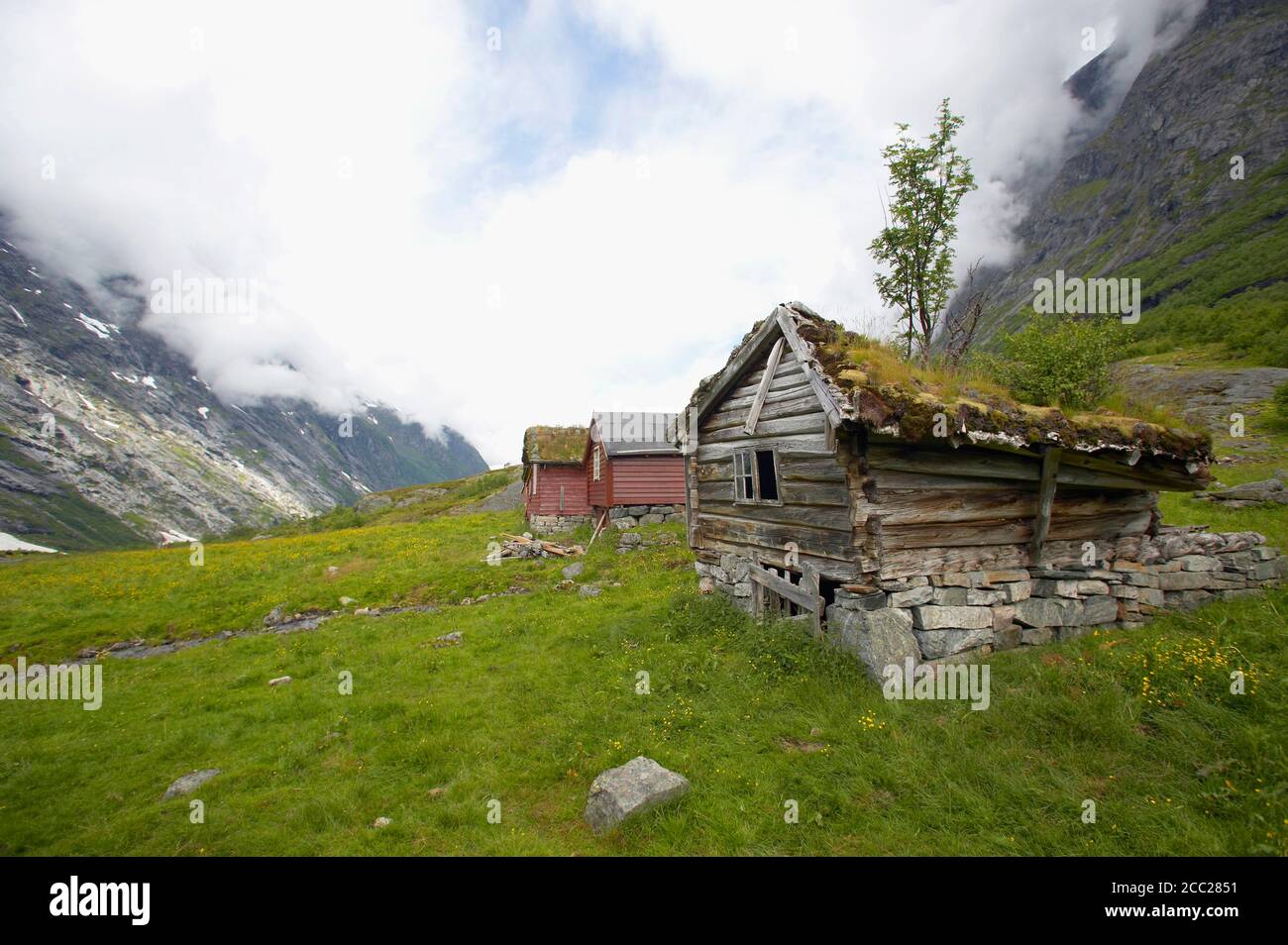 La Norvège, Fjord Norway, Erdal, ancien cabines Banque D'Images