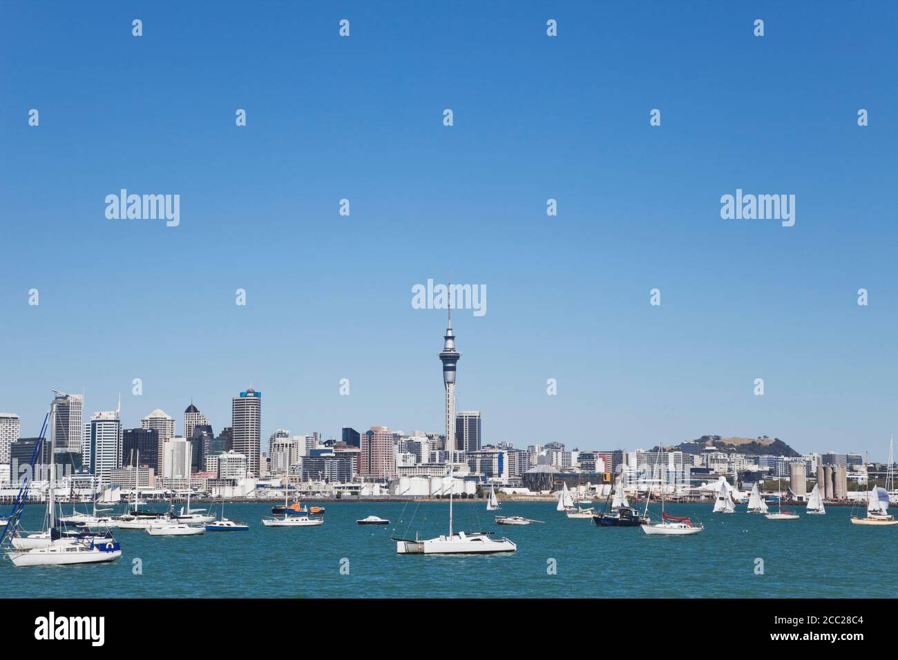 La NOUVELLE ZELANDE, Auckland, vue sur la ville et sur le mont Eden en arrière-plan Banque D'Images