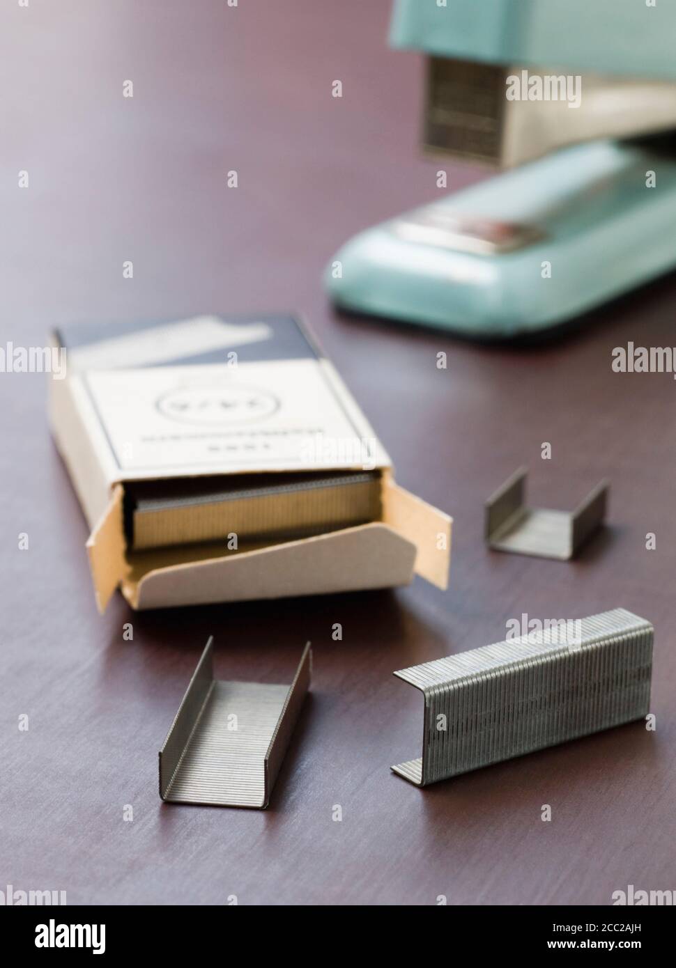 Agrafeuse et agrafes Banque D'Images