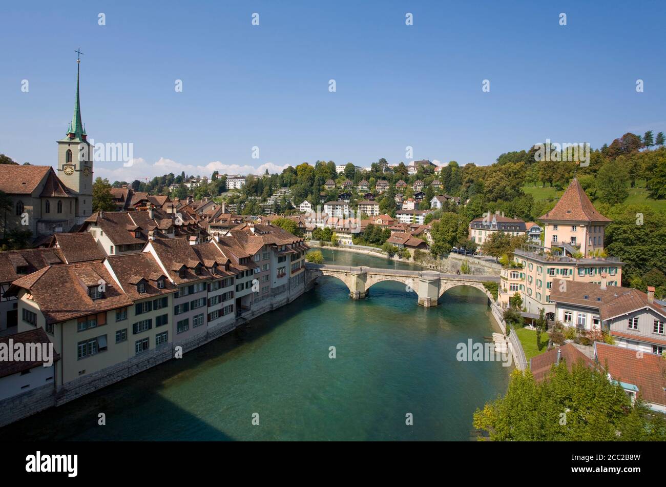 La Suisse, vieille ville de Berne, les bâtiments et les ponts le long de la rivière Aare Banque D'Images