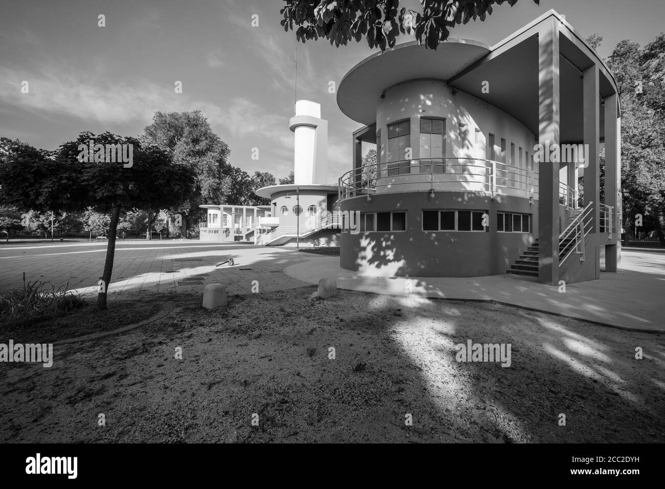 Colonia Farinacci, Cremona, Italie, 1936, Carlo Gaudenzi, l'architecture moderniste/futuriste italienne de l'ère fasciste, la photographie architecturale B&W. Banque D'Images