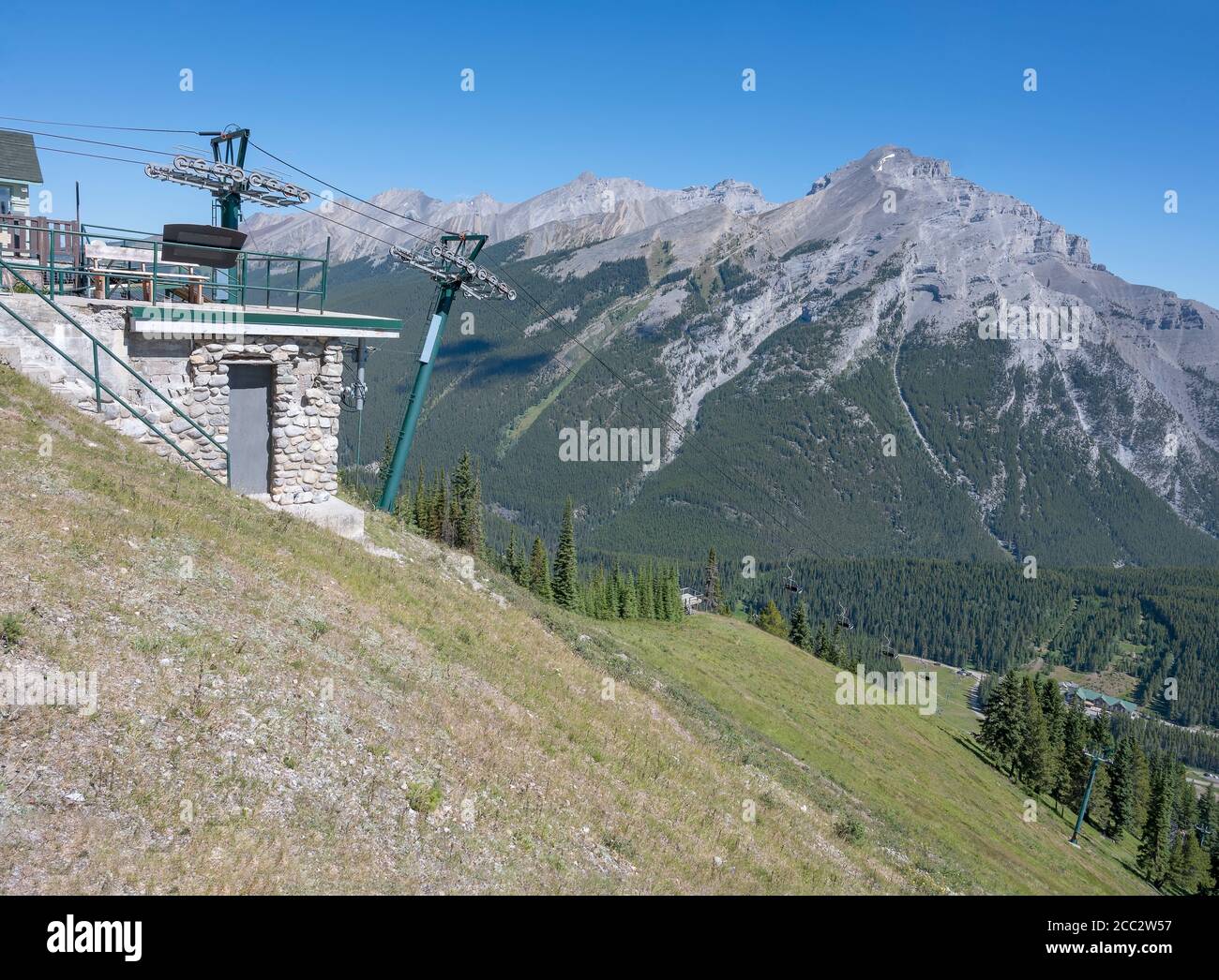 Vue sur Cascade Mountain depuis la remontée mécanique du mont Norquay à Banff, Alberta, Canada Banque D'Images