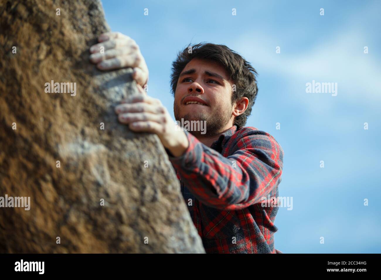 LONDRES, ANGLETERRE - MARS 2017: Tom Randall et Buster Martin escalade dans le Peak District le 24 mars 2017 Banque D'Images