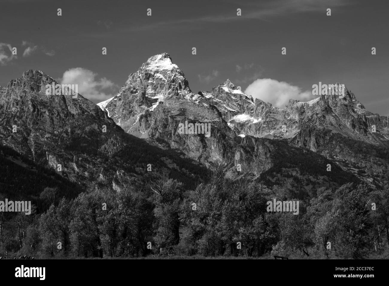 Montagnes enneigées dans la chaîne de montagnes de Teton Banque D'Images