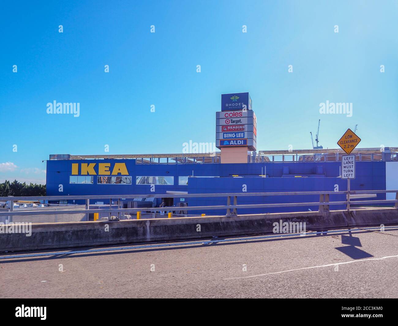 Vue sur Ikea Rhodes depuis Homebush Bay Dr sur une après-midi ensoleillé en automne Banque D'Images