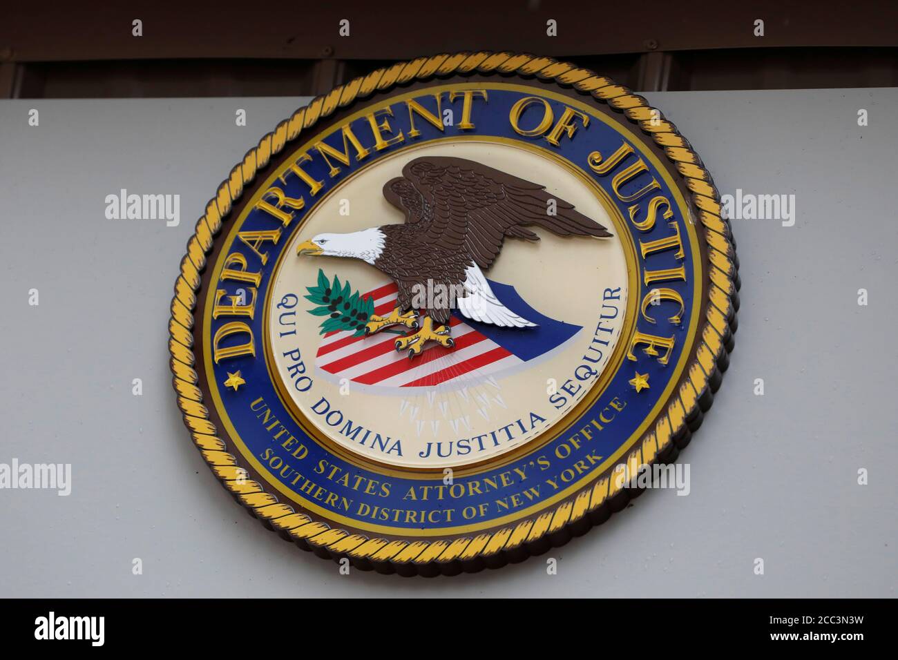 Le Sceau Du Ministere De La Justice Des Etats Unis Est Visible A L Exterieur Du