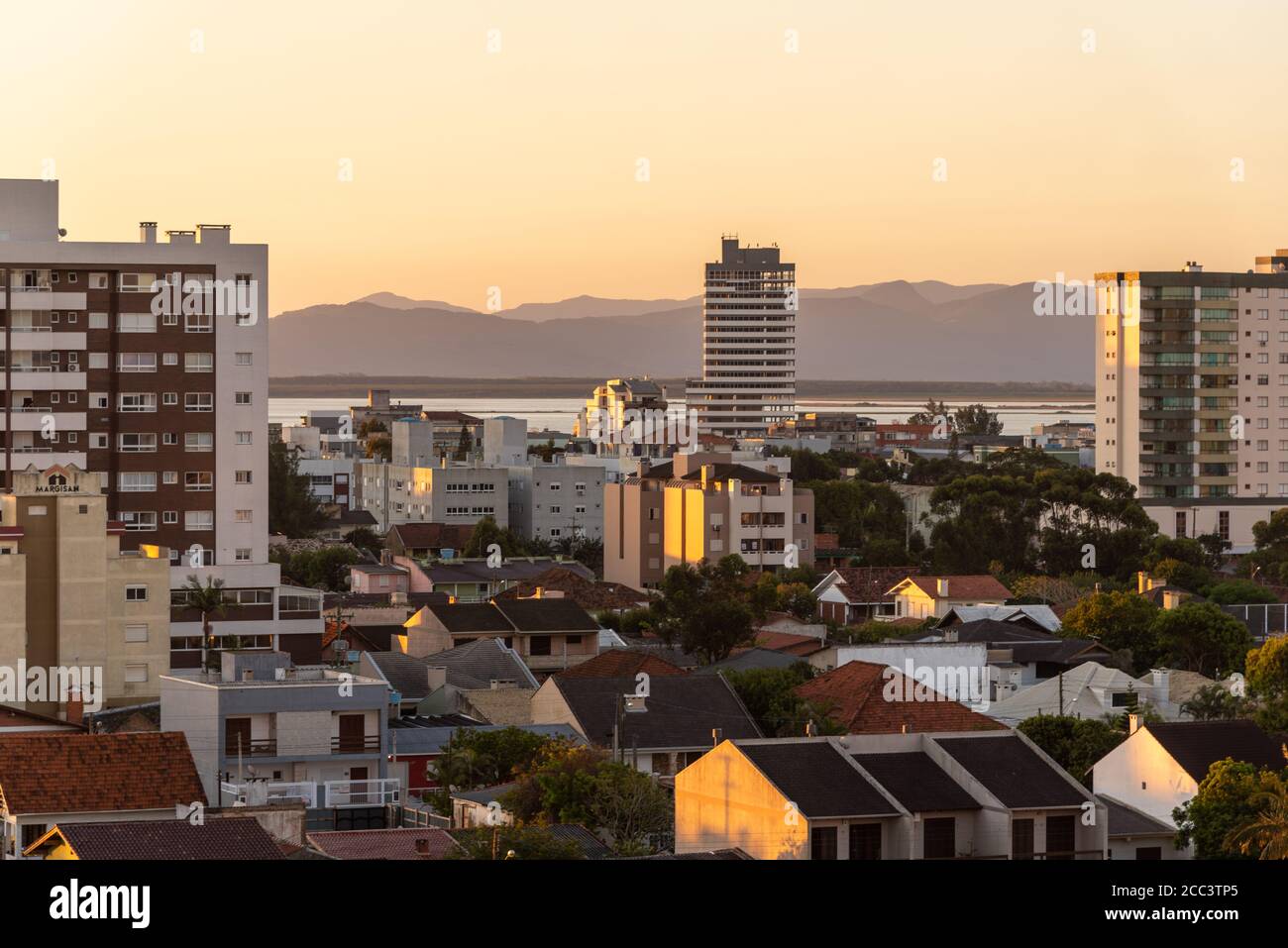 Tramandaí est une municipalité du Brésil dans l'état de Rio Grande do Sul. C'est une ville balnéaire sur la côte nord de Rio Grande do Sul, qui est 118 km f Banque D'Images