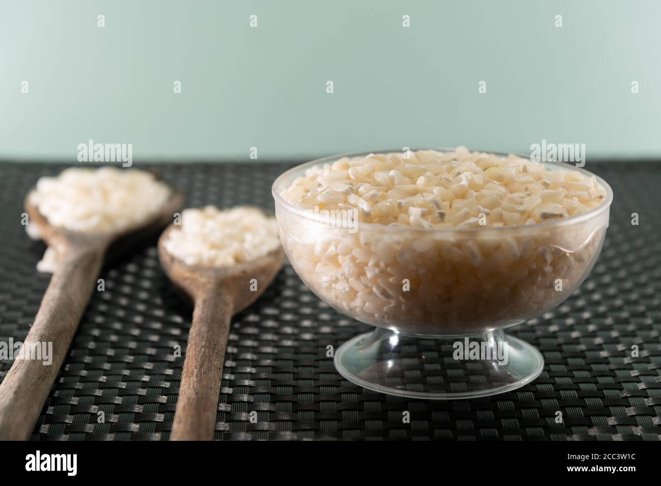 Maïs blanc pour Canjica. Plat connu dans différentes régions du Brésil, l'hominy peut être blanc ou jaune lorsqu'il est fait avec du maïs. Il a plusieurs avantages pour notre Banque D'Images