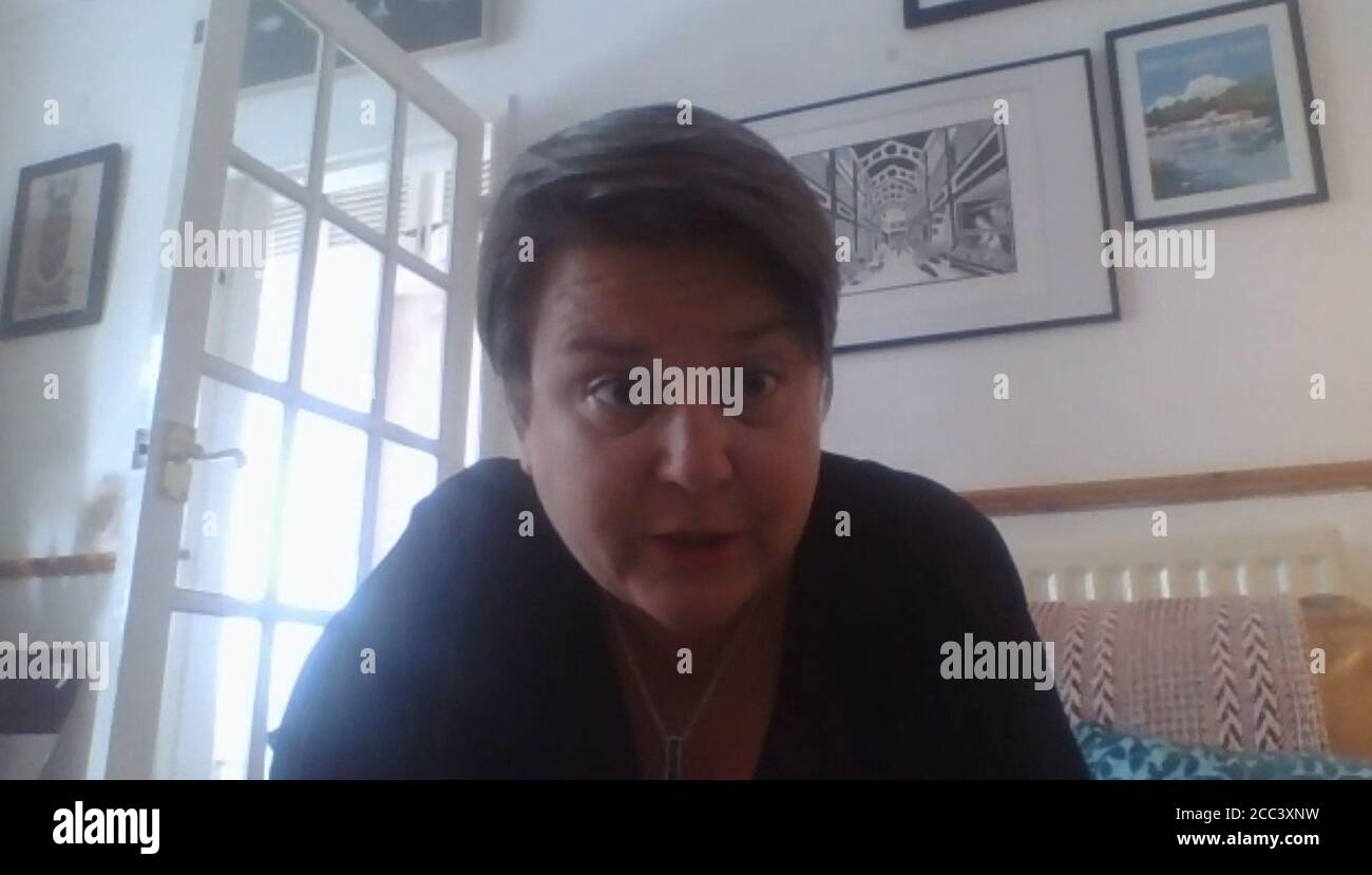 Bridget Chapman, chargée de cas pour le Kent Refugee action Network (KRAN). Pour les enfants migrants fuyant la persécution et le service militaire forcé, le voyage froid et dangereux à travers la Manche n'est qu'une partie de leur long et effrayant voyage. Certains cherchent à se protéger de la violence perpétrée par le soi-disant État islamique en Irak ÒlawlessÓ tandis que d'autres ont été envoyés par leurs familles pour les empêcher d'être forcés dans une vie d'enfant soldat, dit l'organisme de bienfaisance. Banque D'Images