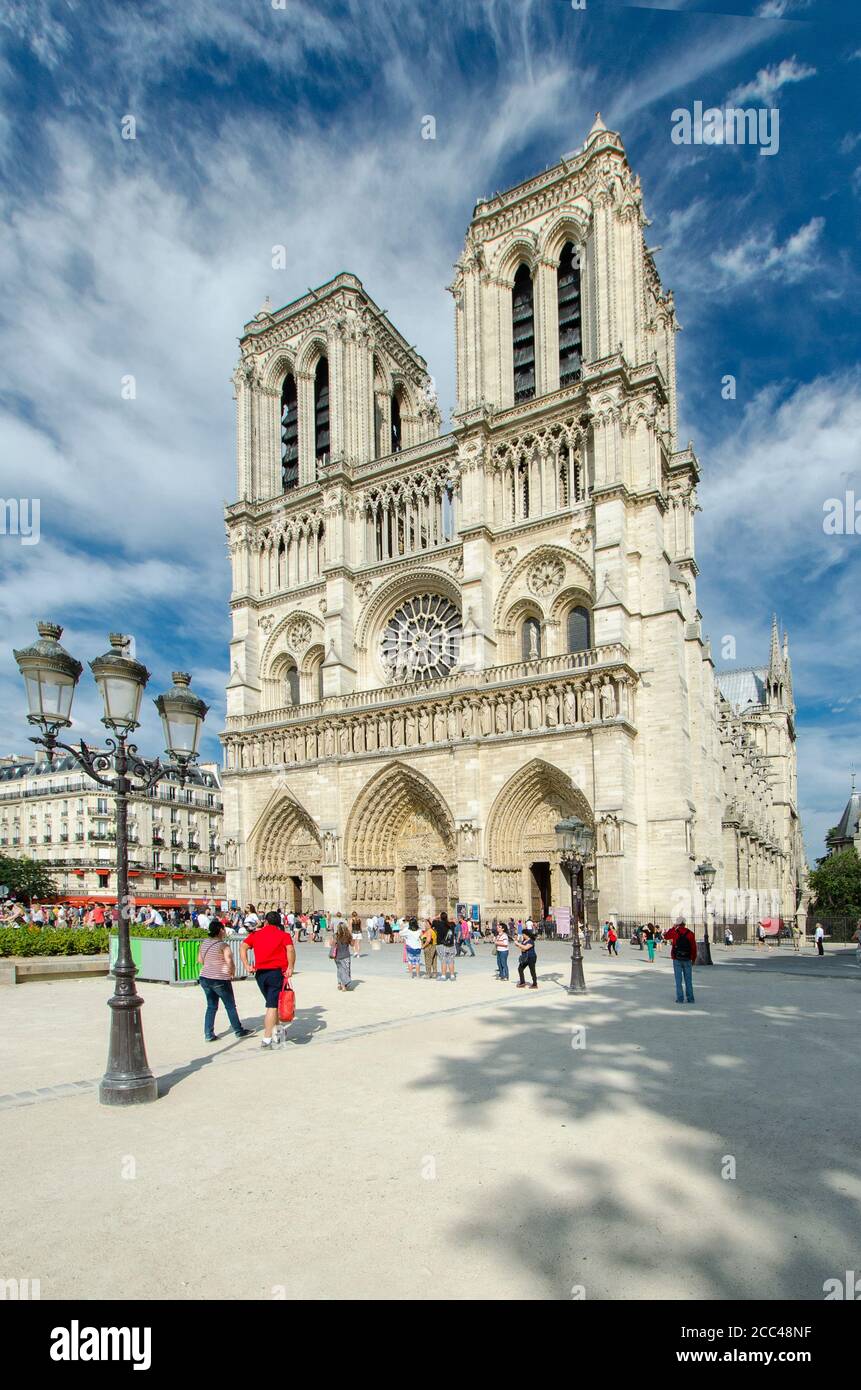 Notre-Dame de Paris (« notre-Dame de Paris »), appelée simplement notre-Dame, est une cathédrale catholique médiévale sur l'Île de la Cité dans le 4ème arrondi Banque D'Images Notre-Dame de Paris (« notre-Dame de Paris »), appelée simplement notre-Dame, est une cathédrale catholique médiévale sur l'Île de la Cité dans le 4ème arrondi Banque D'Images