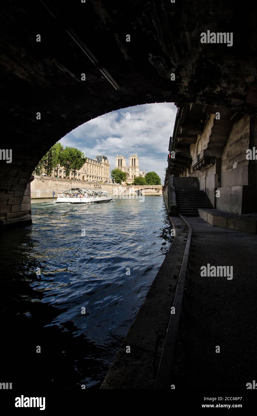 Notre-Dame de Paris (« notre-Dame de Paris »), appelée simplement notre-Dame, est une cathédrale catholique médiévale sur l'Île de la Cité dans le 4ème arrondi Banque D'Images Notre-Dame de Paris (« notre-Dame de Paris »), appelée simplement notre-Dame, est une cathédrale catholique médiévale sur l'Île de la Cité dans le 4ème arrondi Banque D'Images