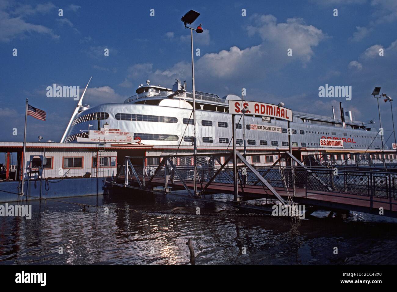 SS ADMIRAL STEAMBOAT ON THE MISSISSIPPI RIVER, ST LOUIS, MISSOURI, ÉTATS-UNIS, ANNÉES 70 Banque D'Images