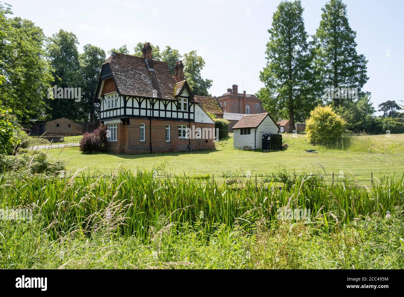 1873 Coachman's Cottage ou Gate Lodge Gate à Great Waltham, Essex, Angleterre Banque D'Images