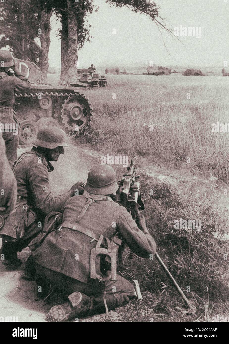 La mitrailleuse de la division Edelweiss (Gebirgsjägers) tire à partir de la mitrailleuse MG-34. URSS. Été 1941 Banque D'Images