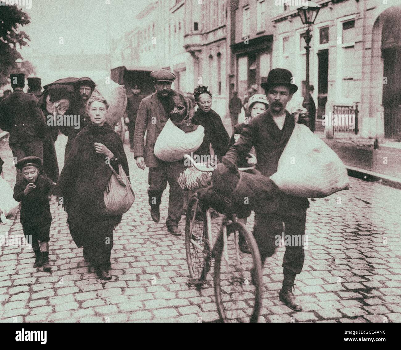 Les réfugiés belges arrivent aux pays-Bas. 1914. Banque D'Images