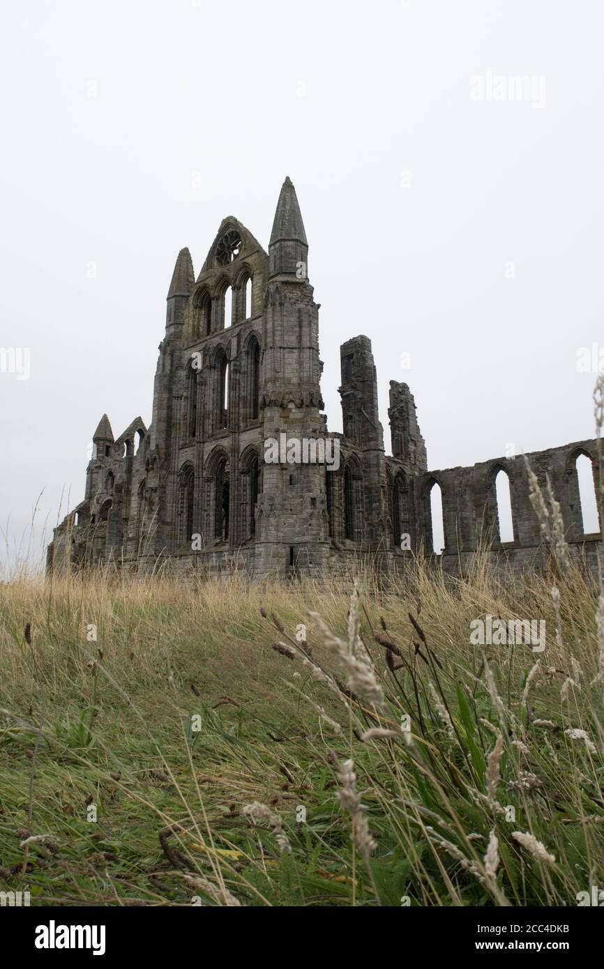 Ruines de l'abbaye de Whitby, monastère chrétien du VIIe siècle. Whitby North Yorkshire. Royaume-Uni Banque D'Images