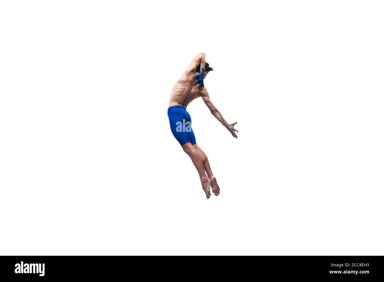 Donner. Danseuse de ballet moderne masculine, performance de contemplation artistique, combinaison bleue et blanche d'émotions. Flexibilité, grâce en mouvement, action sur fond blanc. Mode et beauté, concept d'art. Banque D'Images