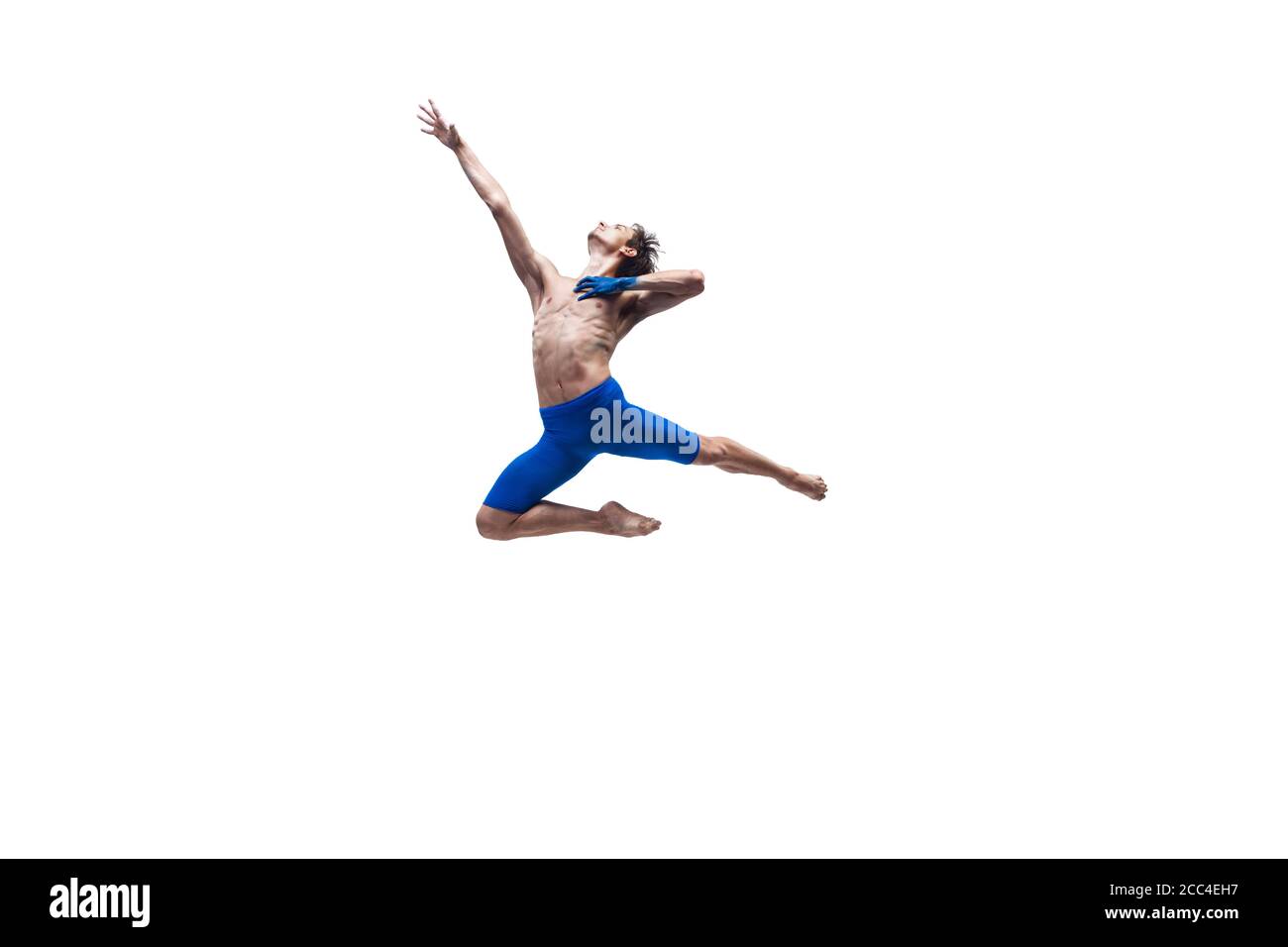 Fort. Danseuse de ballet moderne masculine, performance de contemplation artistique, combinaison bleue et blanche d'émotions. Flexibilité, grâce en mouvement, action sur fond blanc. Mode et beauté, concept d'art. Banque D'Images