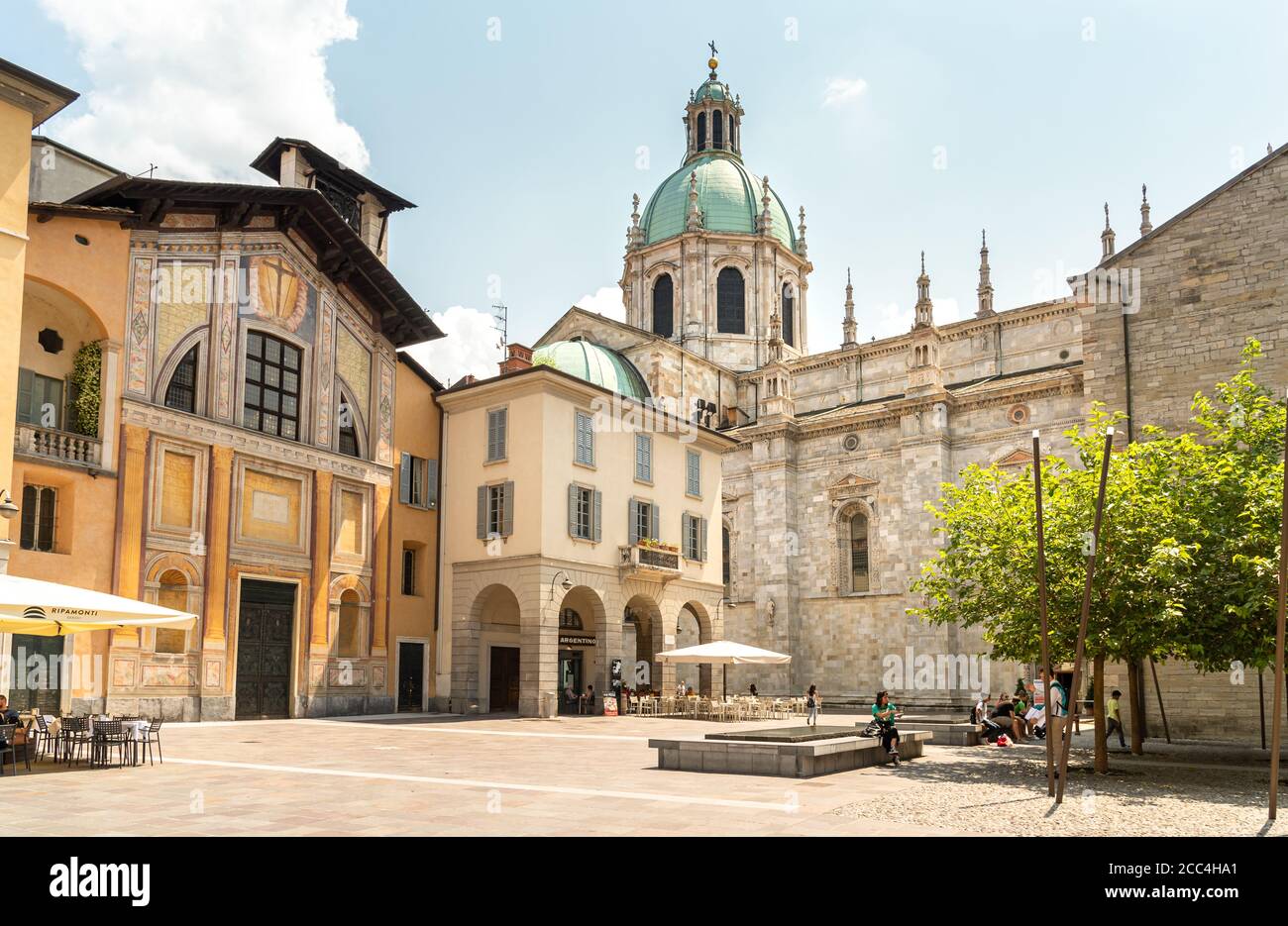 Côme, Lombardie, Italie - 18 juin 2019 : vue sur la place du Duomo dans le centre historique de Côme, Italie. Banque D'Images