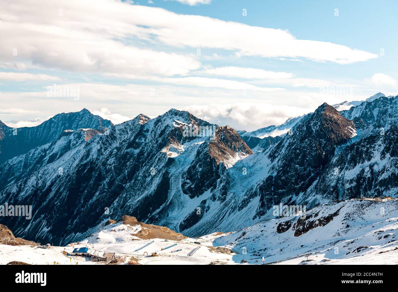 Paysage de haute montagne rocheuse. Belle vue panoramique sur la montagne. Station de ski des Alpes. L'Autriche,, Stubai Stubaier Gletscher Banque D'Images