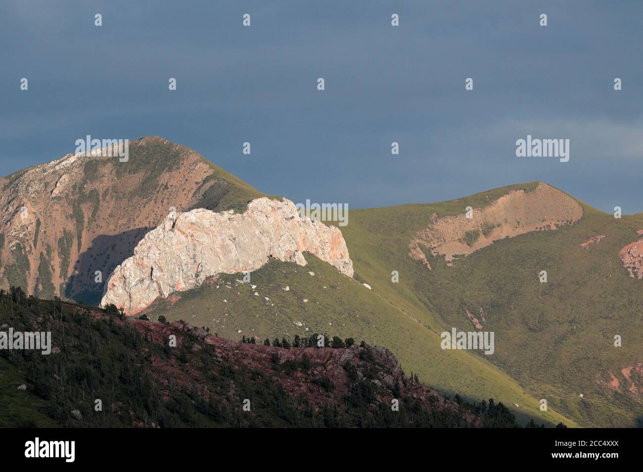 Paysage de montagne près de la rivière Upper Lancang (Mékong), province sud de Qinghai, Chine 25 août 2017 Banque D'Images