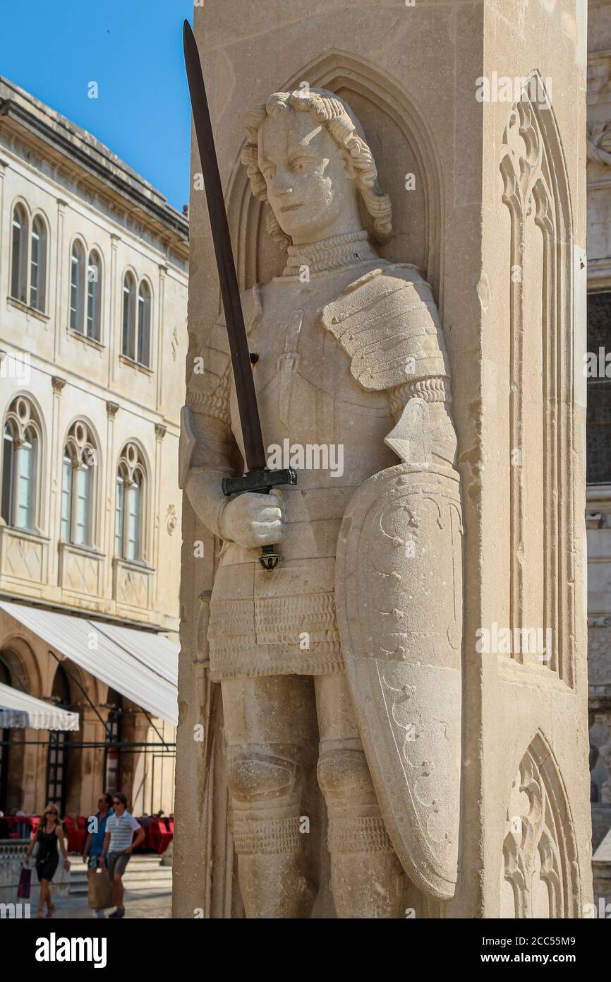 Dubrovnik, Croatie - 15 juillet 2018 : statue de la colonne d'Orlando à l'église Saint Blaise, dans la vieille ville de Dubrovnik, Croatie Banque D'Images