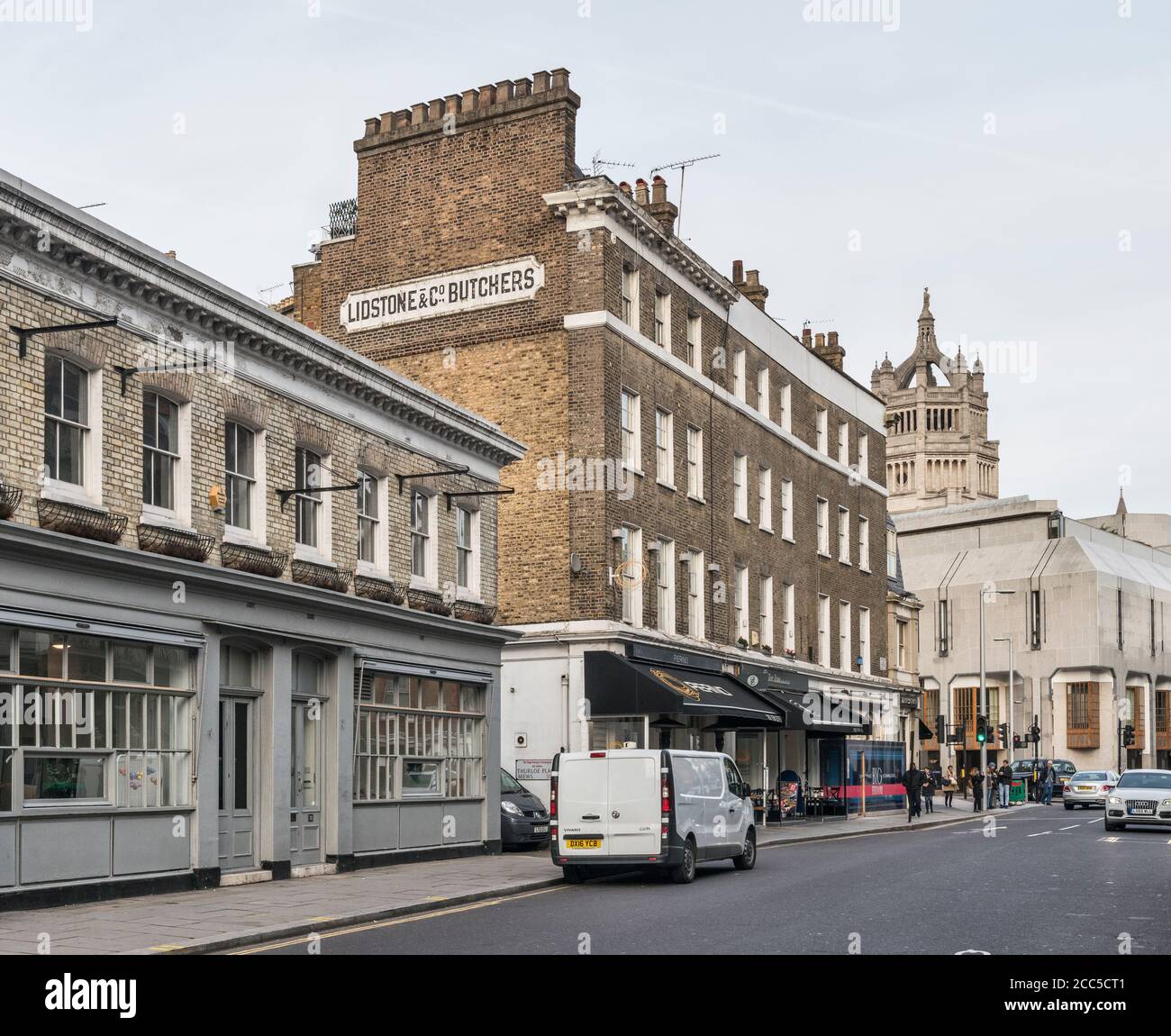 Thurloe place, South Kensington, Londres, avec le centre Ismaili et la
