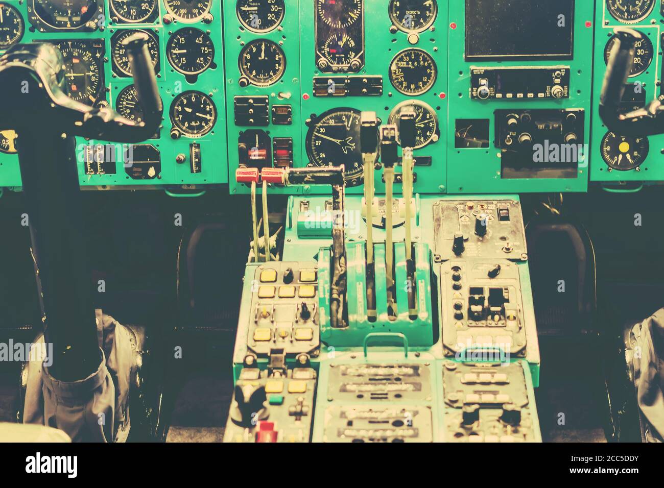 Intérieur d'un ancien cockpit d'avion de tourisme Banque D'Images