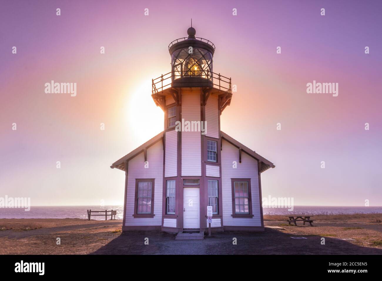 Point Cabrillo phare à l'océan pacifique, comté de Mendocino, Californie Etats-Unis Banque D'Images