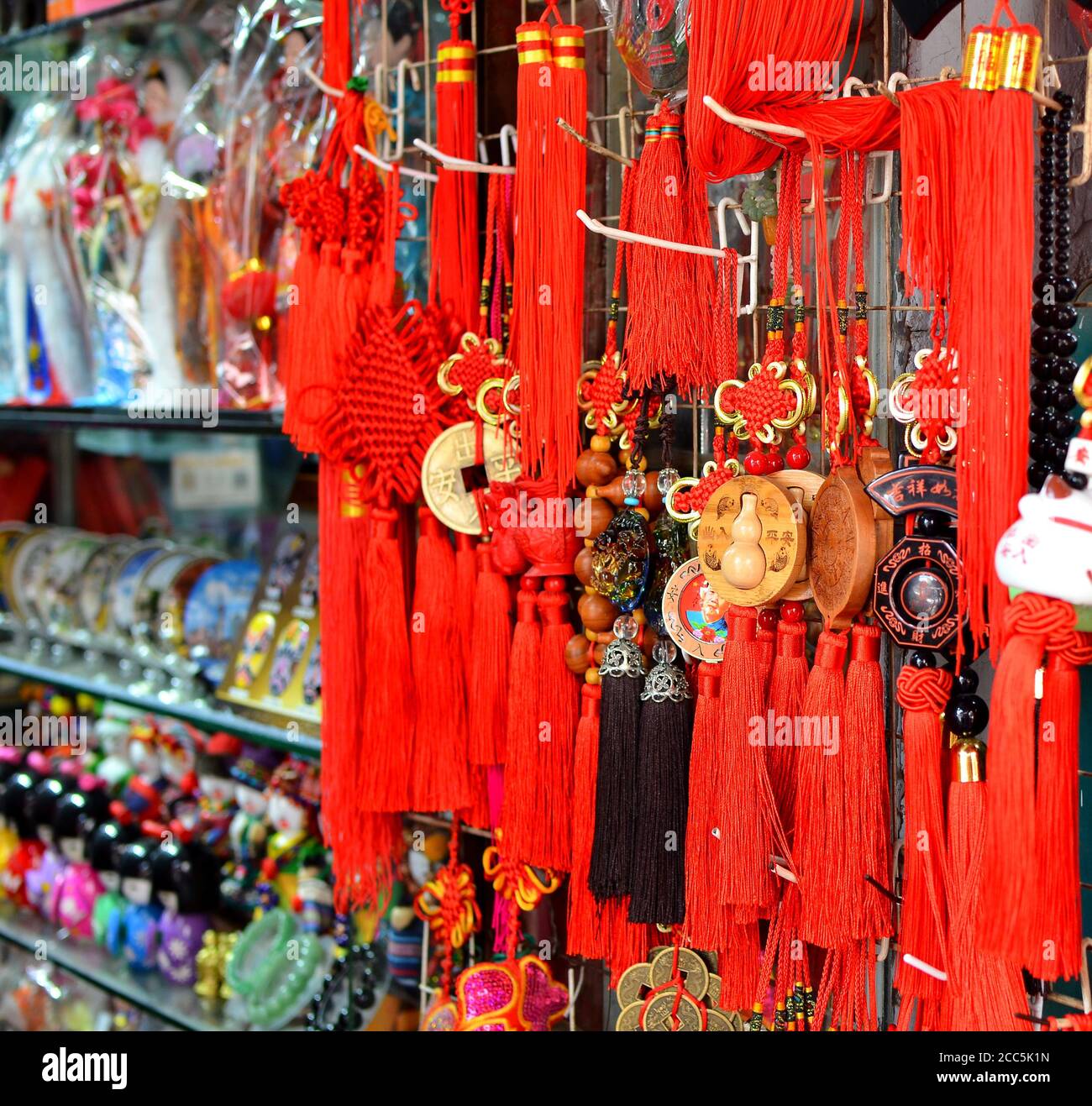 SHANGHAI, CHINE - 7 mai 2017 - Décoration de souvenirs de Chine sur le marché près de Yu Garden, Shanghai Banque D'Images