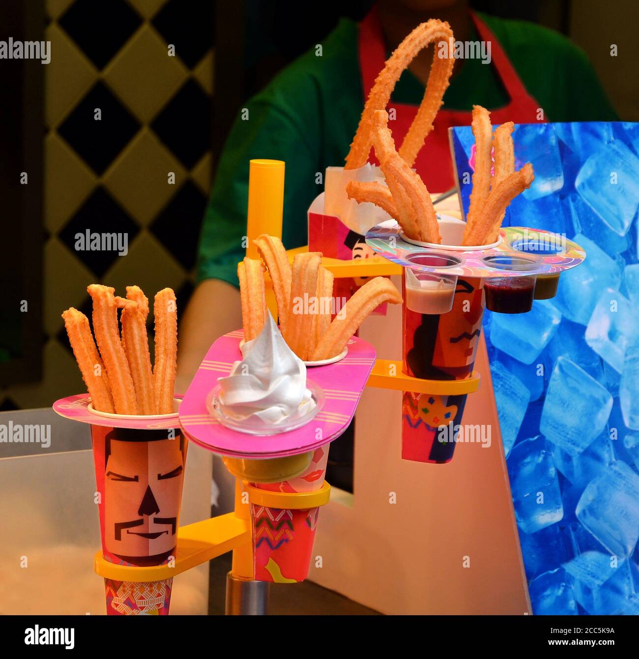 SHANGHAI, CHINE - MAI 7 2017: Plat alimentaire à Tianzifang artisanat touristique enclave Shanghai, Chine. Banque D'Images