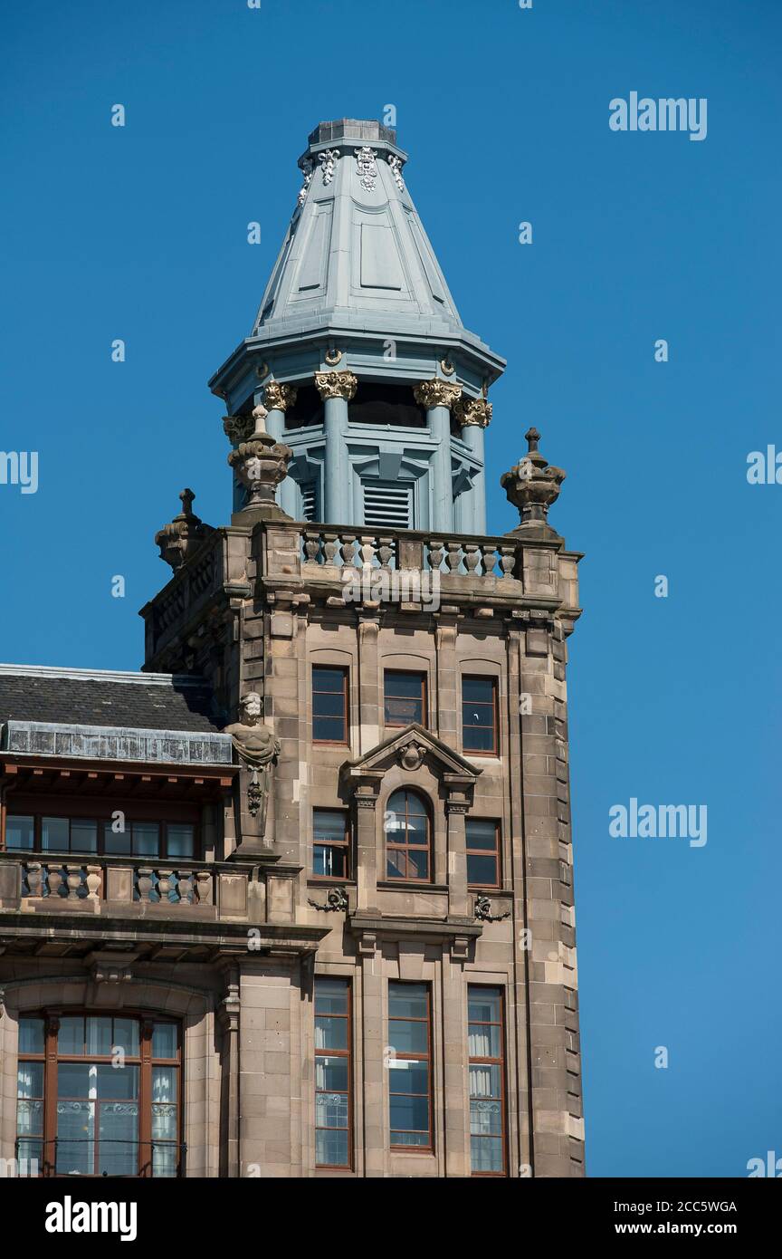 Partie d'un bâtiment orné dans la ville d'Édimbourg, en Écosse. Banque D'Images