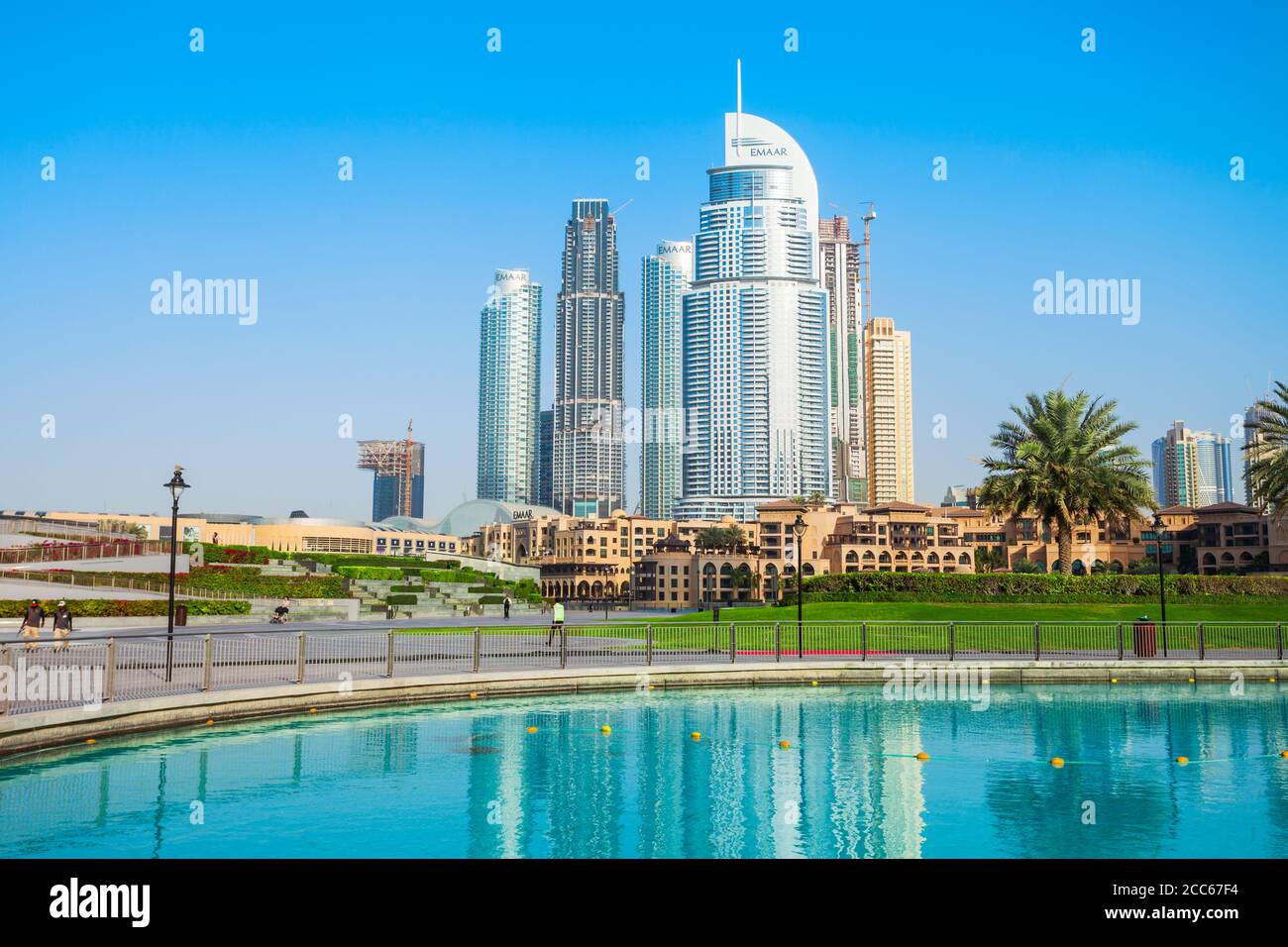 Dubaï, Émirats arabes unis - le 24 février 2019 : Promenade près de la tour Burj Khalifa et le Dubai Mall à Dubaï en Émirats Arabes Unis Banque D'Images