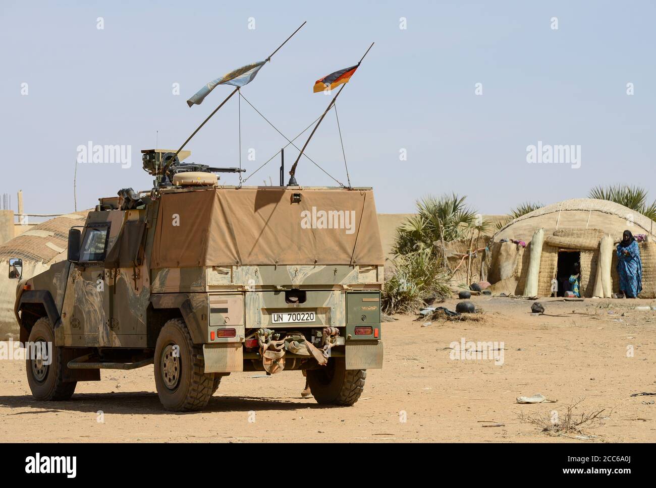 MALI, Gao, Mission de maintien de la paix des Nations Unies, Camp Castor, Bundeswehr de l'armée allemande, patrouille avec le véhicule blindé Eagle Mowag dans le village BAGOUNDJÉ Banque D'Images