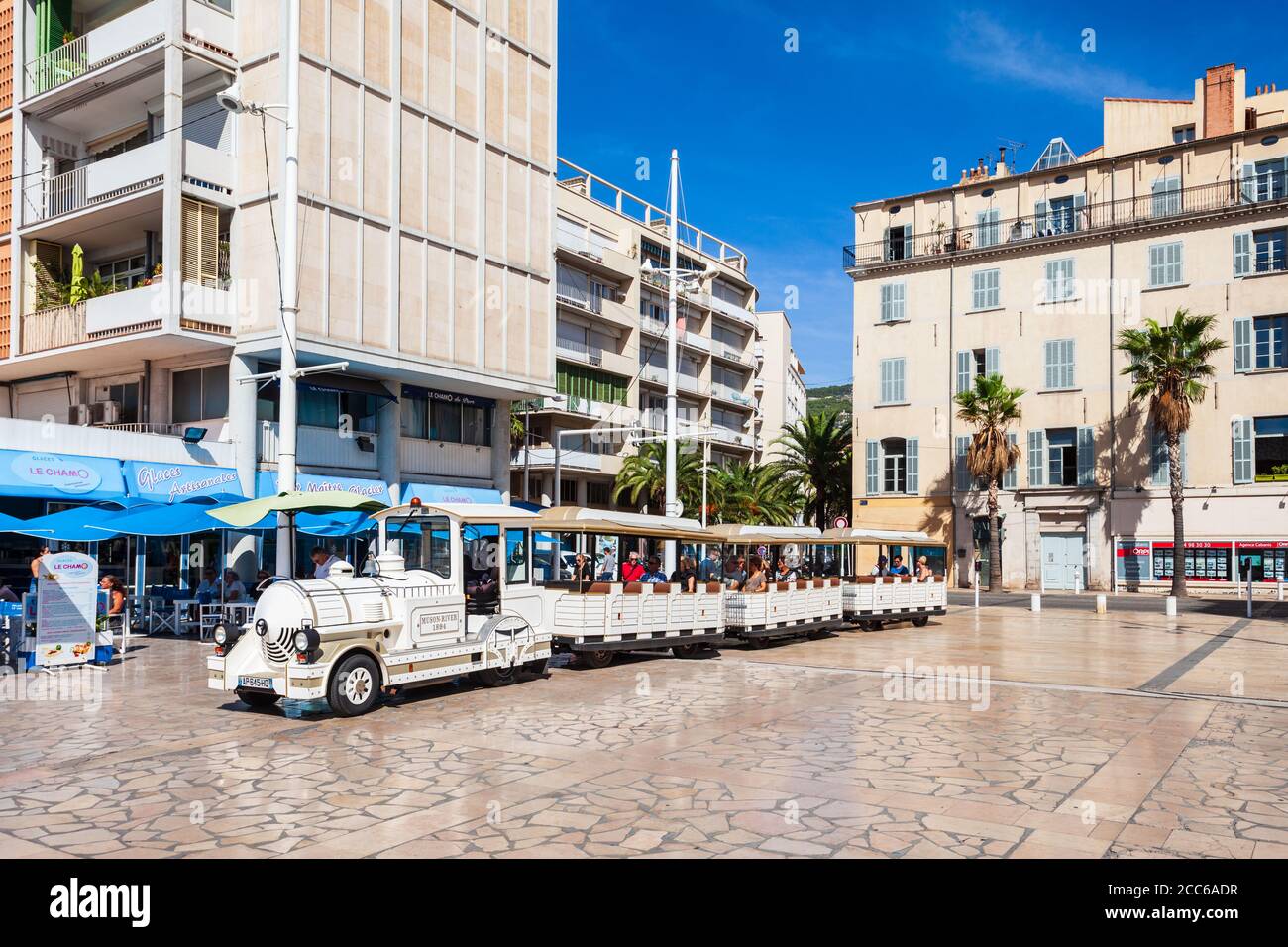 TOULON, FRANCE - 24 SEPTEMBRE 2018 : les petits trains de Toulon ou les petits trains sont un petit train touristique de la ville de Toulon en France Banque D'Images