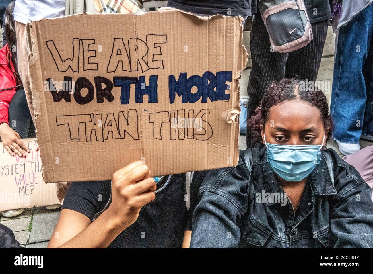 Un niveau d'étudiants proteste dans le centre de Londres contre le gouvernement et leurs résultats ont baissé en raison de Covid-19. 10/08/20 Banque D'Images