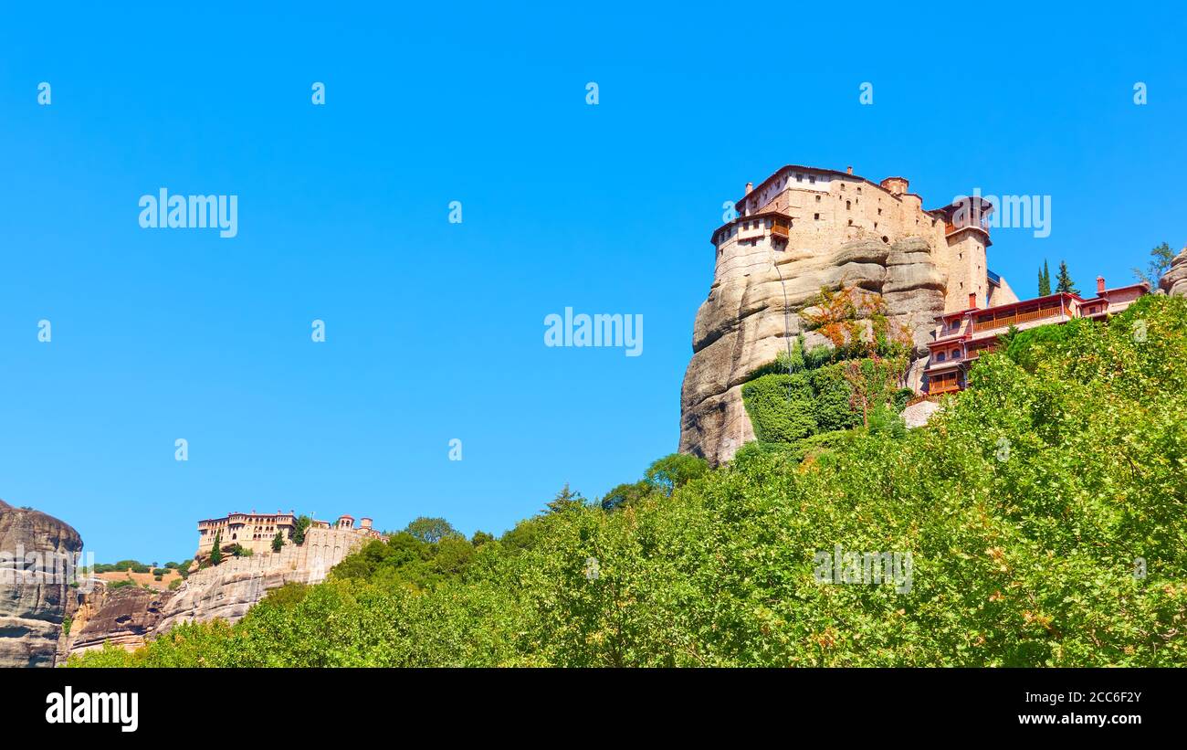 Cloîtres sur les falaises de Meteora en Grèce. Paysage grec Banque D'Images