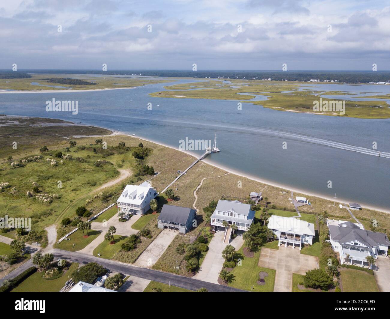 Vue aérienne de Garden City Beach en Caroline du Sud avec Murrells Inlet en arrière-plan. Banque D'Images