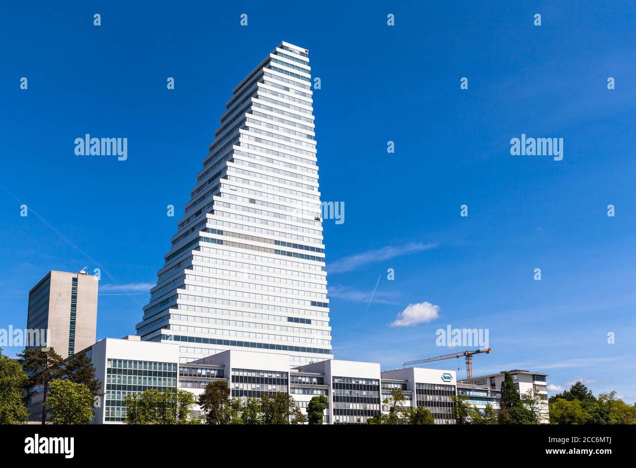 Bâle, Suisse - 10 mai 2015 - immeuble de bureaux au siège social de la société suisse de santé mondiale Roche, qui opère dans le monde entier sous t. Banque D'Images