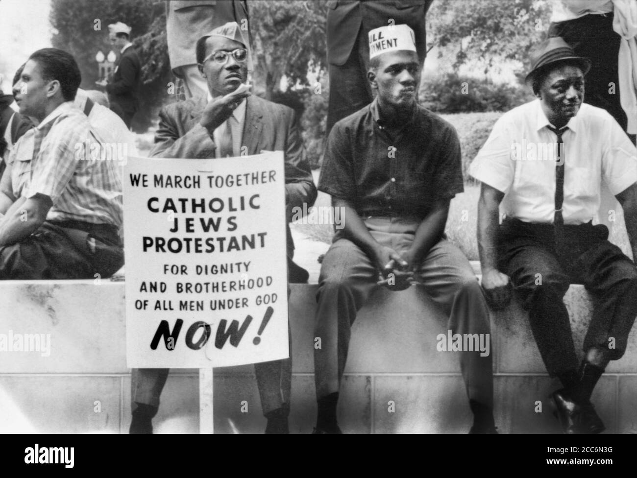 Participants à Selma à Montgomery Mars des droits civils reposant sur Wall, Alabama, Etats-Unis, Peter Pettus, mars 1965 Banque D'Images Participants à Selma à Montgomery Mars des droits civils reposant sur Wall, Alabama, Etats-Unis, Peter Pettus, mars 1965 Banque D'Images