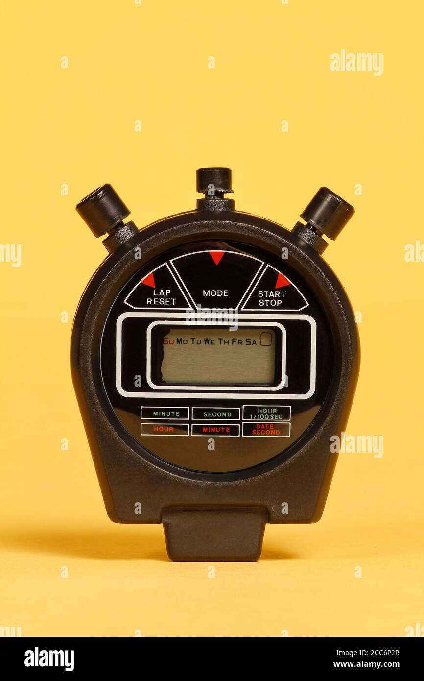 Chronomètre numérique utilisé pour mesurer le temps. Chronomètre précis pour mesurer le temps dans les compétitions sportives. Chronomètre numérique pour le comptage d'un temps - Sport a Banque D'Images
