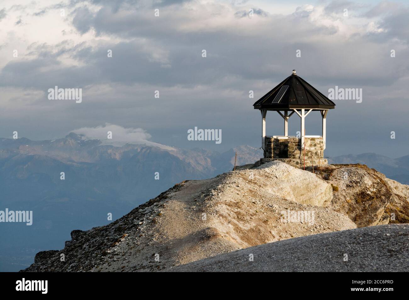 Phare au sommet de Rothorn le matin. Chandolin, Val d'Anniviers, Suisse Banque D'Images
