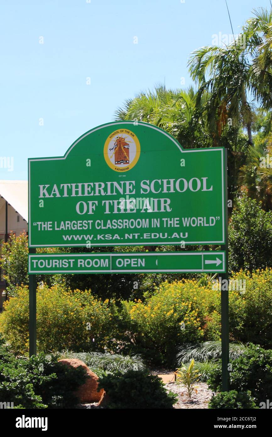 AUSTRALIE, TERRITOIRE DU NORD, KATHERINE, GILES STREET, 04 AOÛT 2016 : panneau à l'École de l'Air de Katherine, Australie Banque D'Images