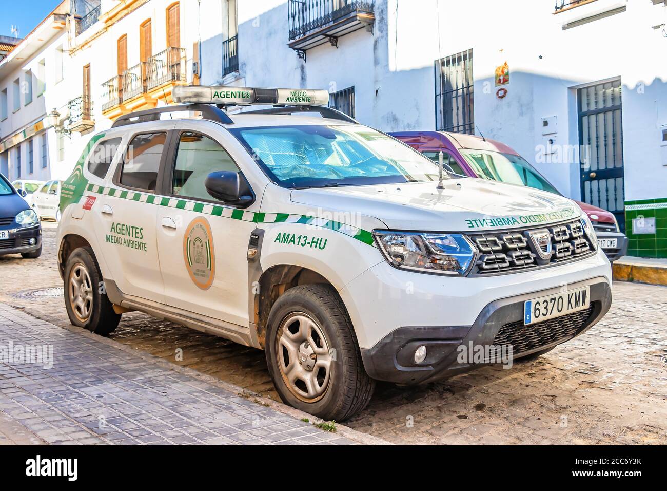 Huelva, Espagne - 16 août 2020 : véhicule Dacia Duster des agents environnementaux de la Junta de Andalucia. Police qui garde le patrimoine naturel a Banque D'Images