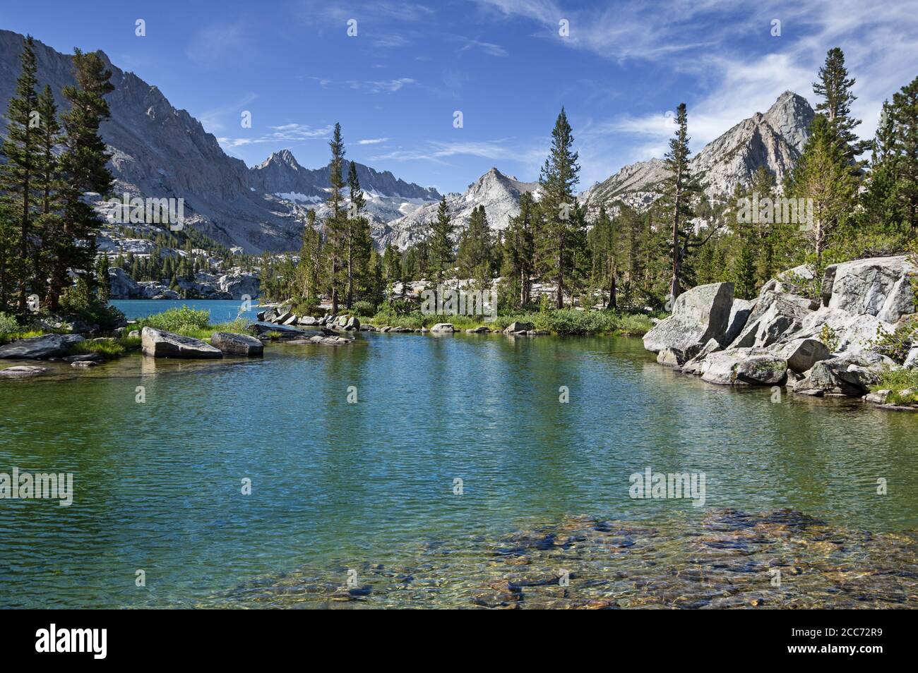 Blue Lake jusqu'au bassin de Sabrina dans les montagnes de la Sierra Nevada Près de Bishop California Banque D'Images