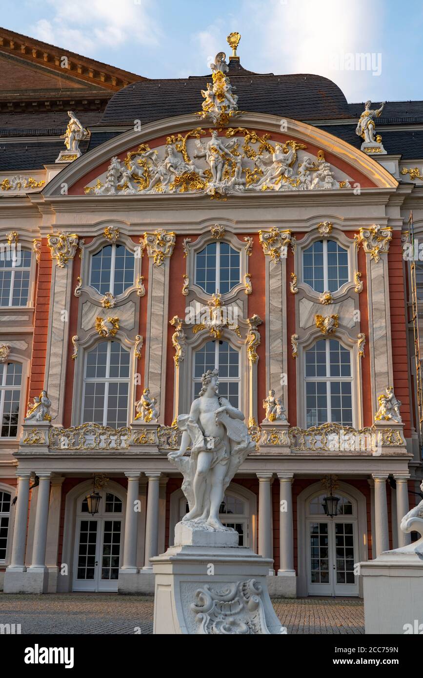 Palais du Kurürstliches, dans le centre-ville de Trèves, Rhénanie-Palatinat, Allemagne Banque D'Images